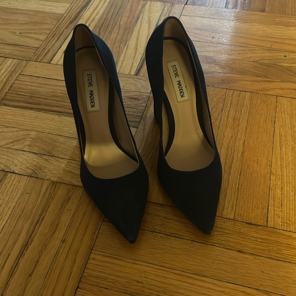 Steve Madden navy pump